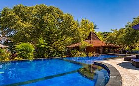 Oceans 5 Dive Resort